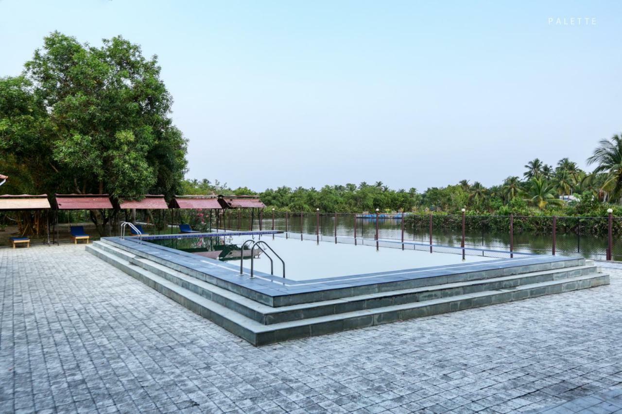 Grand Ayur Island Hotel Perumbalam Exterior photo